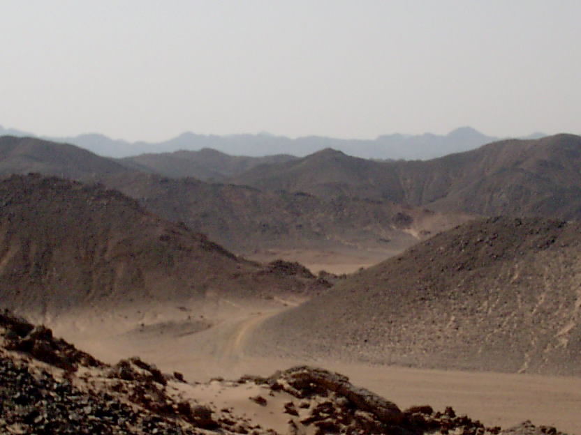 80% der Sahara besteht aus Steinen und Felsen